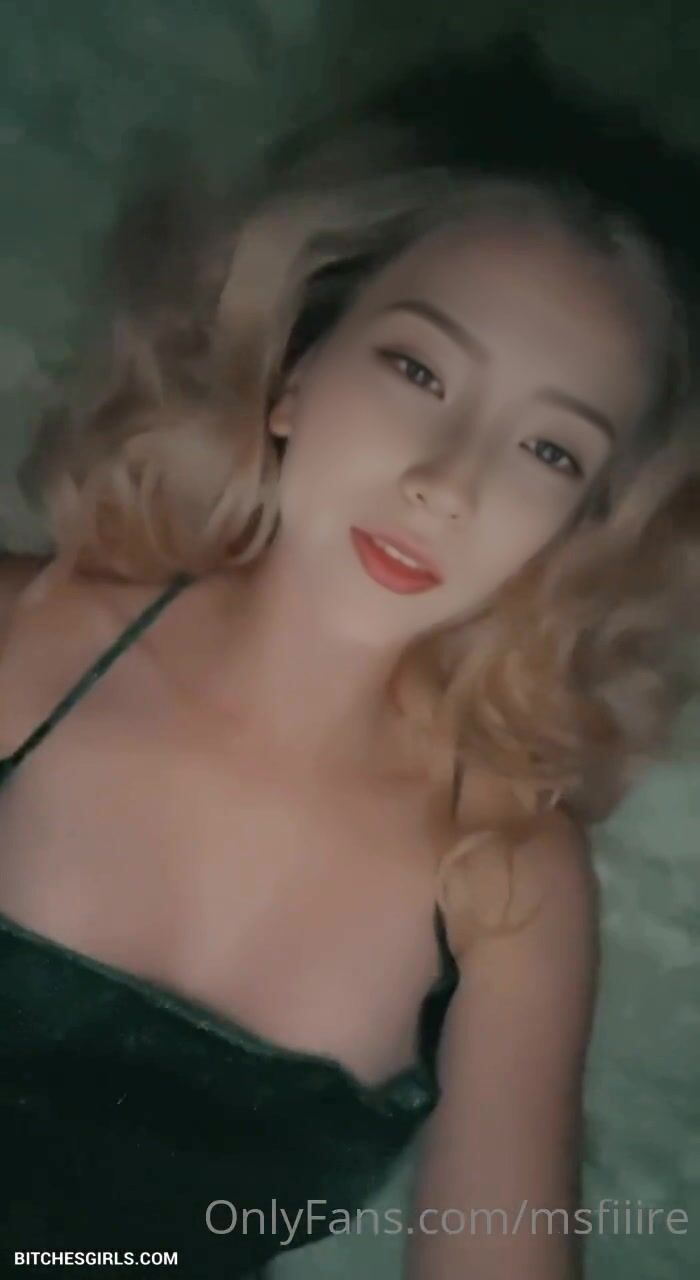 Deepfake korean star IU gives a sex phone call / 딥페이크 에로 한국어 아이유